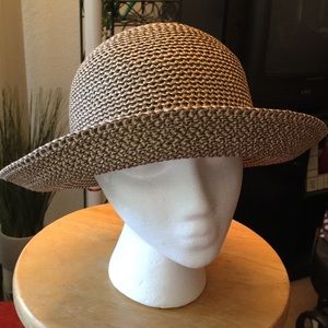 New woven women’s hat.